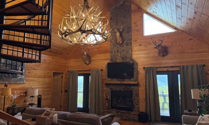 Bryson City Cabin | 14 minutes from Polar Express! Quiet Cabin w/Hot Tub and Mountain Views!