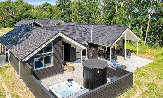 Bøtø By House | 14 person holiday home in Væggerløse