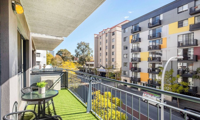 East Perth Apartment | 14 Roomy Rest+Relax EastPerth 2BRParking
