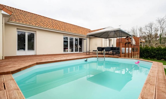 Parthenay House | 140 m² House ∙ 5 bedrooms ∙ 10 guests