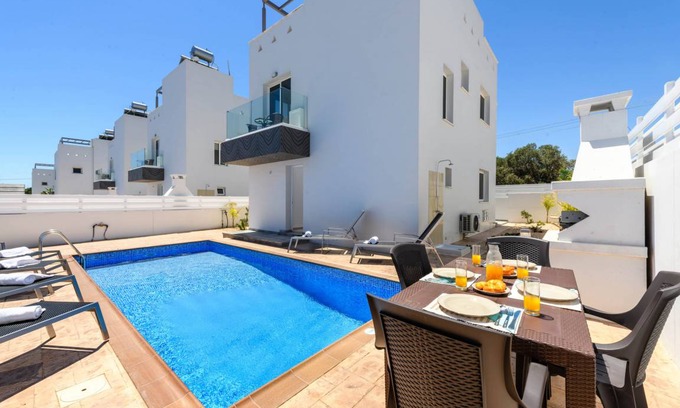 Ayia Napa Villa | 140 m² Villa ∙ 3 bedrooms ∙ 6 guests