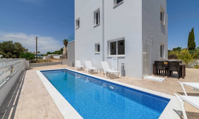 Ayia Napa Villa | 140 m² Villa ∙ 3 bedrooms ∙ 6 guests