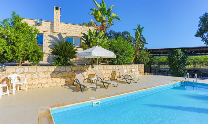 Goudi Villa | 140 m² Villa ∙ 5 bedrooms ∙ 10 guests