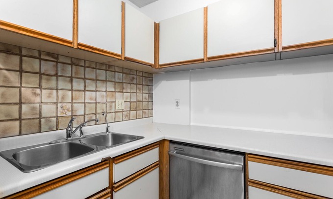 West End Apartment | 1405 Haro -3 Bedrooms - Downtown Vancouver