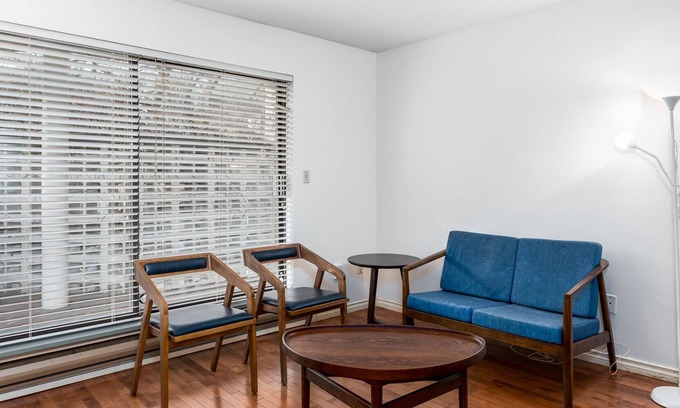 West End Apartment | 1405 Haro St - 3 Bedrooms - Downtown Vancouver