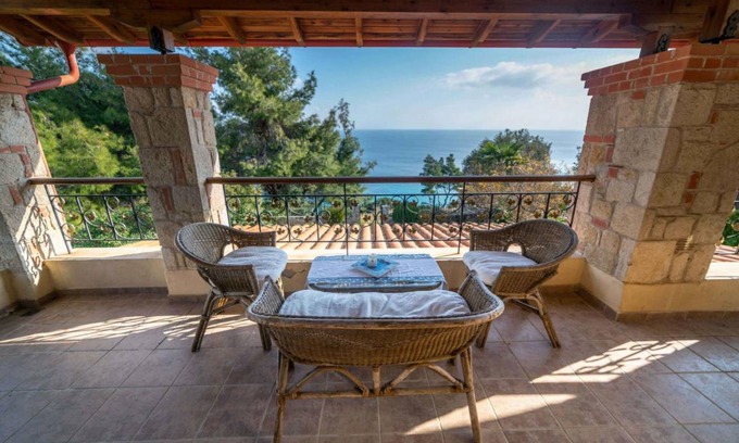 Afytos Villa | 147 m² Villa ∙ 3 bedrooms ∙ 8 guests