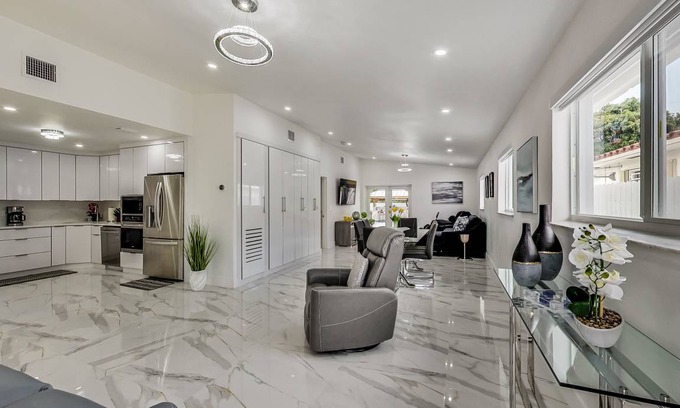 Hialeah House | 149 m² House ∙ 3 bedrooms ∙ 8 guests