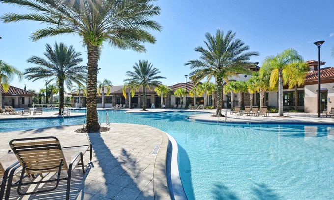 Loughman Resort | 15 beds gated home/great location/Fancy clubhouse/Mins to Disney/WaterPark