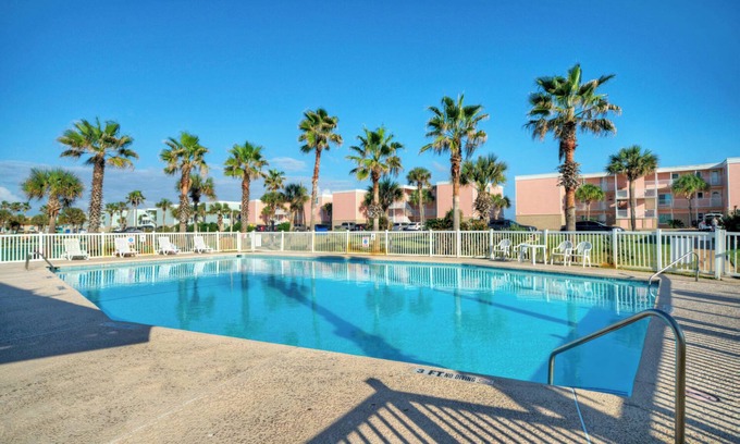 Port Aransas House | 15 Condos, Sleeps 96 w/Pools, Beach Access & Boardwalk | Island Retreat