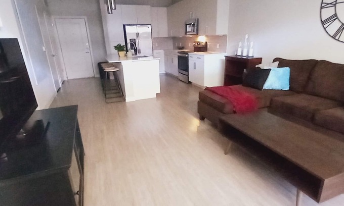 Parkridge Gardens Condo | 15 from downtown and The Drag of ATX