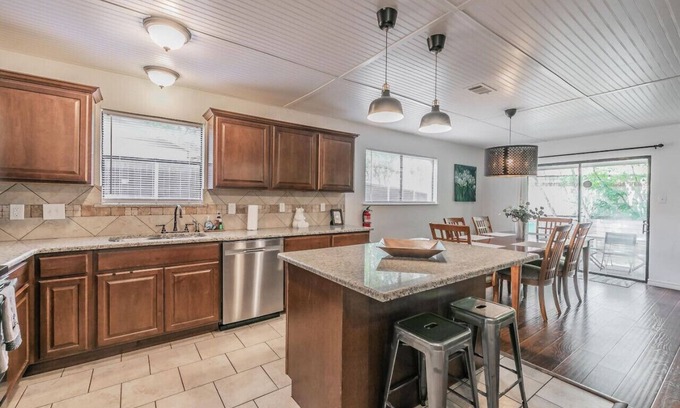 Arlington Cottage | 15-min Walk to Stadium w/Huge Yard + Firepit