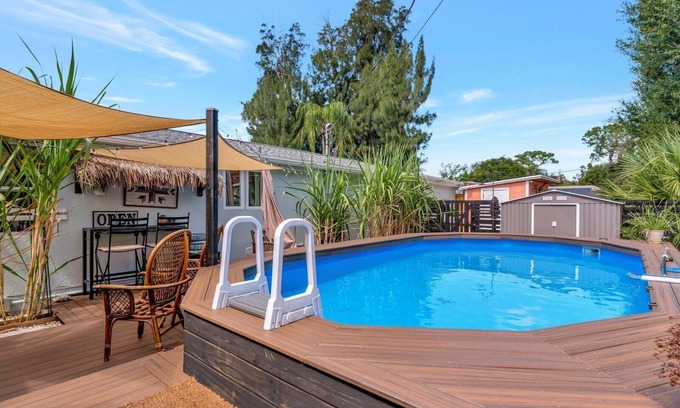 Largo House | 15 Mins to the Beach + Private Pool/Luxe Largo Villa – Book Before It’s Gone!