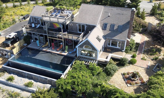 North Truro House | 15% OFF 25x42 heated pool, pets, ADA, EV car charger, 4 ensuite, private beach