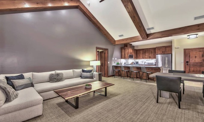 Lakeside Park Condo | 150 m² Condo ∙ 3 bedrooms ∙ 8 guests