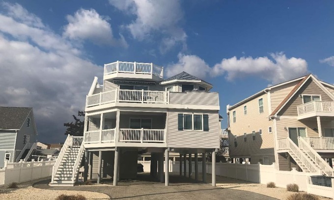 Ship Bottom House | 1500 for Chowderfest or Kite fest visit now booking! Special rate nice package