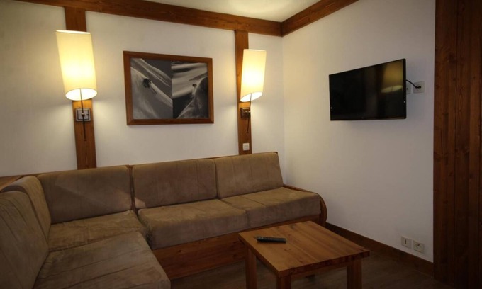 Montchavin Apartment | 150m from resort center, 2nd floor, balcony, tv, ski locker, 47m², Montchavin La Plagne