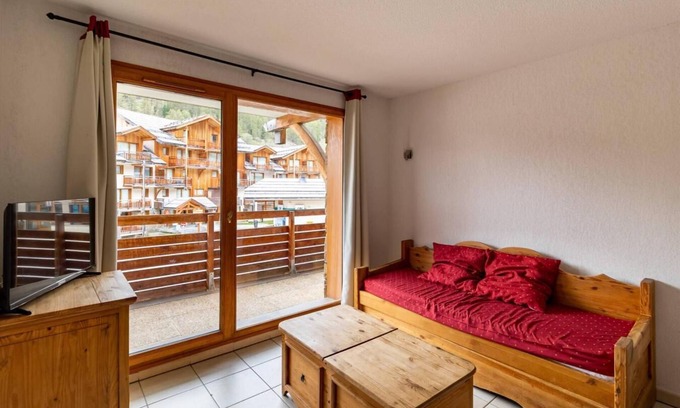 Les Orres Apartment | 150m from resort center, 4th floor, view resort, fitness, swimming pool, balcony, tv, ski locker