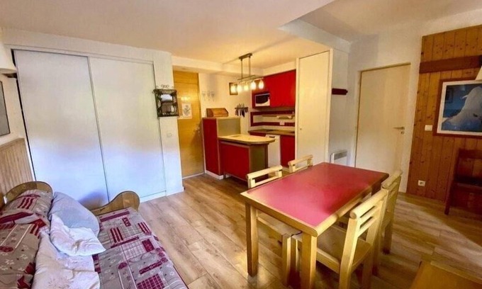 Plagne 1800 Apartment | 150m from shops, 1st floor, view ski slopes, swimming pool, balcony, tv, ski locker, 43m², La Plagne