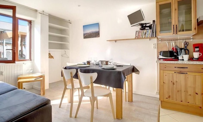 Les Menuires Apartment | 150m from ski slopes, tv, ski locker, 30m², Les Menuires
