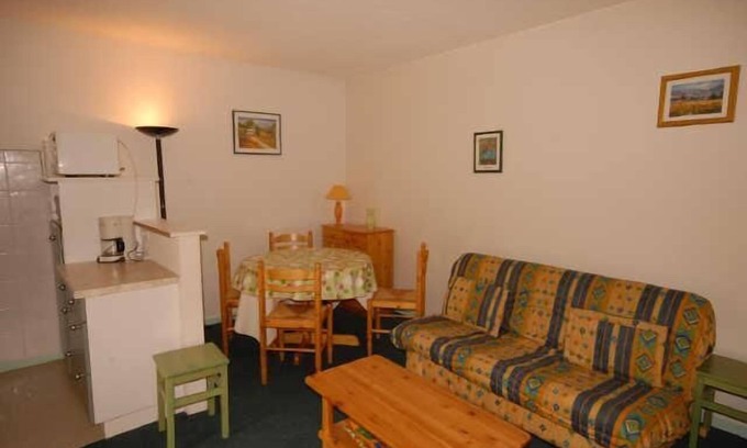 Eaux-Bonnes Apartment | 150m from ski slopes, 4th floor, view ski slopes, balcony, tv, 29m², Gourette