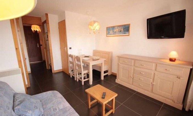 Les Saisies Apartment | 150m from ski slopes, 2nd floor, view panoramic, balcony, tv, ski locker, 22m², Les Saisies