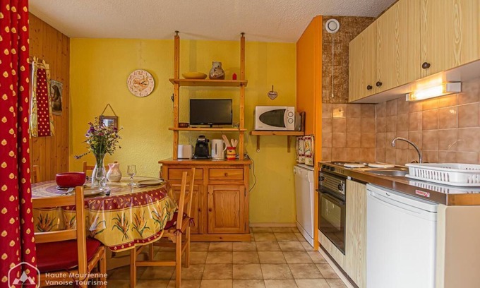 Aussois Apartment | 150m from ski slopes, 1st floor, balcony, tv, ski locker, 21m², Aussois