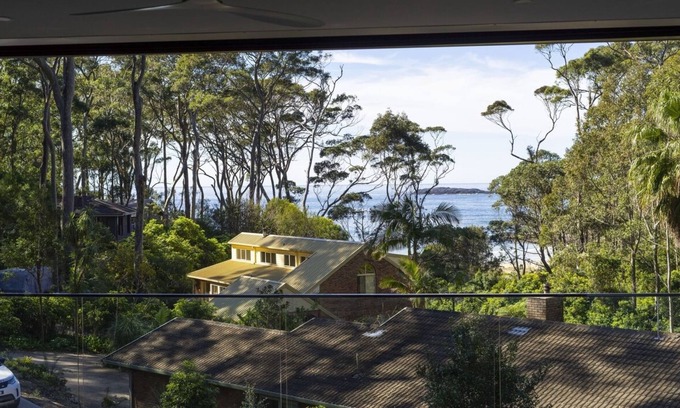 Lilli Pilli House | 150m Walk to Beach, WiFi & Fireplace | Salt & Sand