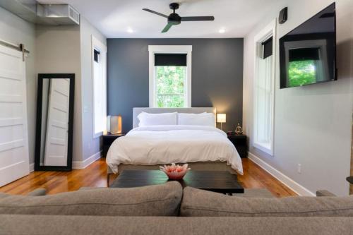 Eureka Springs Historic District House | 151 Spring Downtown Eureka Springs Suite F