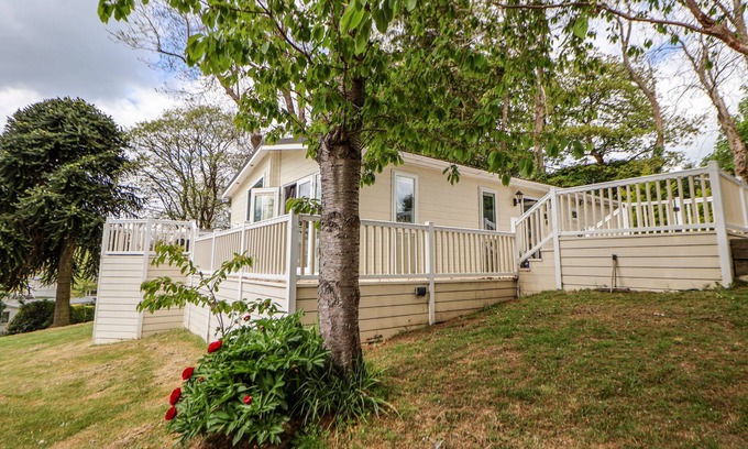 Ruthin Cottage | 155 WOODLAND HALL (LYONS), pet friendly, with a garden in Ruthin