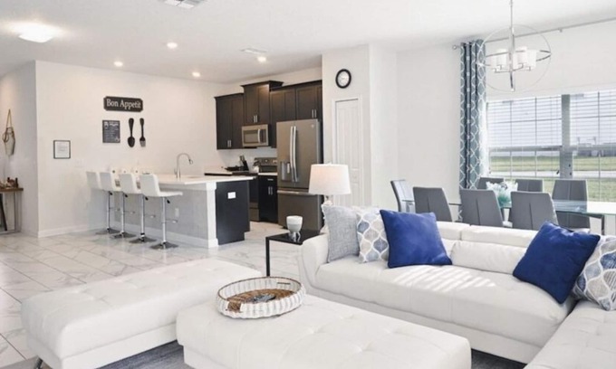 Davenport Villa | 1570 - 5BR Family Villa Near Disney + pvt pool and grill