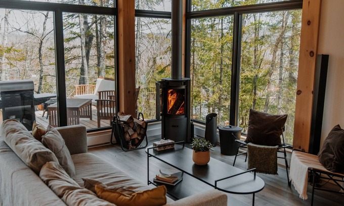 La Conception Cabin | 15min from Tremblant, modern work from home cabin