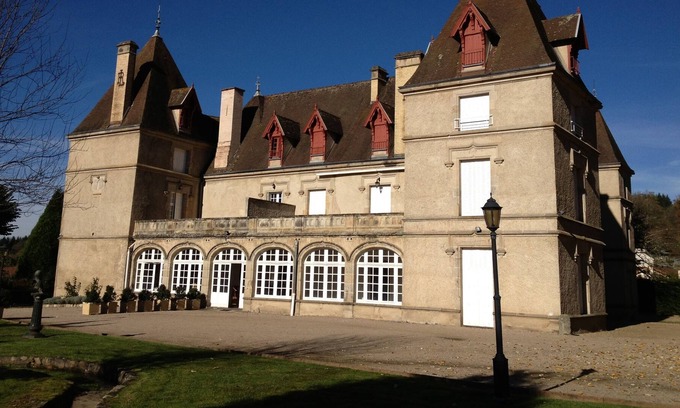 Mariol Other | 15mn vichy castle 240m2 with pool 4/6 pers F6 family suite 1st