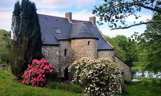 Plounerin Other | 15th century Breton manor house - 4 bedrooms - 3 bathrooms - Wifi - sleeps 8