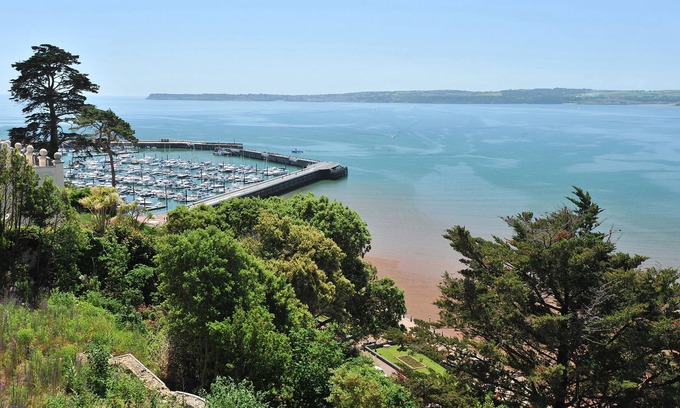 Torquay City Centre Cottage | 16 Astor - one bed apartment with juliette balcony and stunning uninterrupted sea views