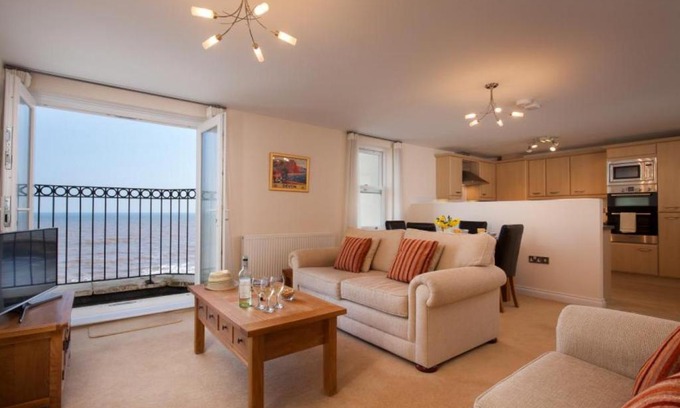 Dawlish House | 16 Great Cliff