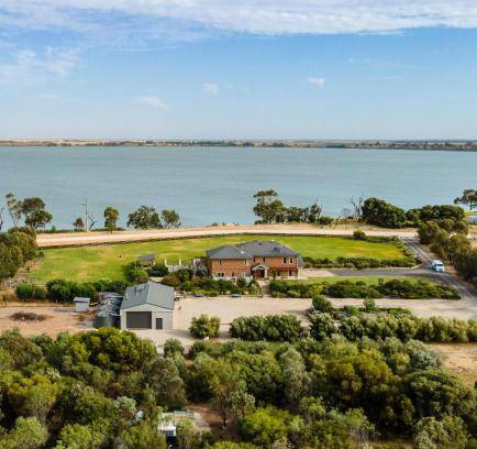Lake Charm Bed & Breakfast | 16 m² Bed and breakfast ∙ 2 guests