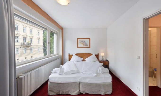 Loretto Hotel | 16 m² Hotel ∙ 1 guest