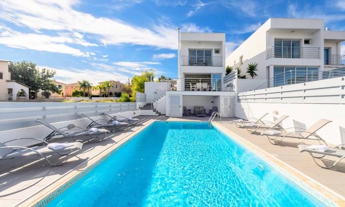 Paralimni Villa | 160 m² Villa ∙ 4 bedrooms ∙ 8 guests
