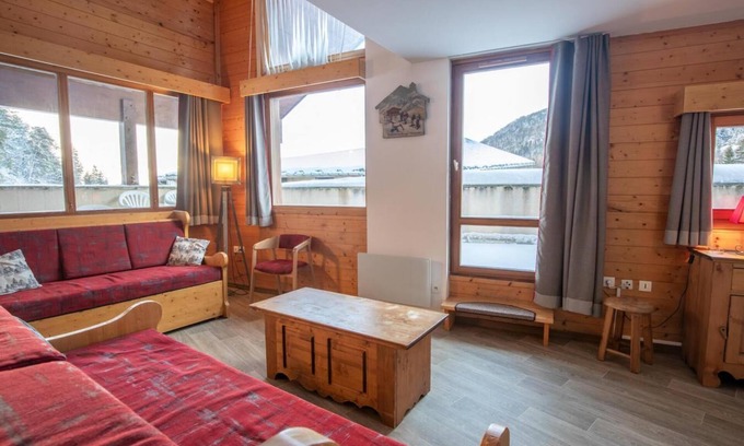 Villarodin-Bourget Apartment | 160m from ski slopes, 1st floor, balcony, ski locker, 90m², La Norma
