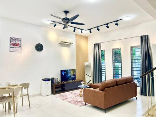 Shah Alam House | 16Pax House Landed Setia Alam Mall SCCC Wi-Fi TV
