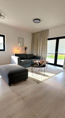 Lodz Apartment | 17 DOM duży parking , Mandoria , PTAK , 2 Sypialnie lub 1 sypialnia, taras , Autostrada A1, Kalinowskiego 17E WIFI