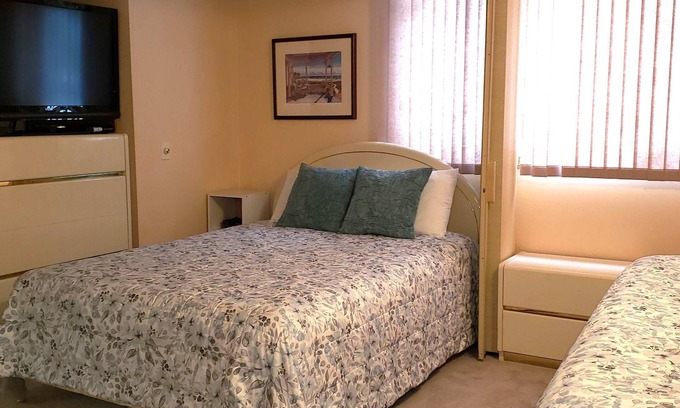 Elk Rapids Condo | #17 ELK RAPIDS BEACH CONDOMINIUM