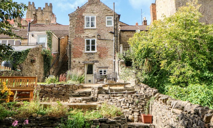 Richmond Cottage | 17 MILLGATE, pet friendly, luxury holiday cottage in Richmond