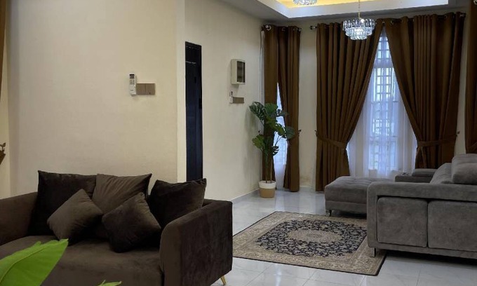 Kampung Kedai Lalat House | 1700 m² House ∙ 3 bedrooms ∙ 10 guests