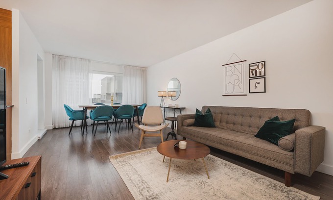 Downtown Montreal Apartment | 1725 - Downtown 2 Beds, Pool & Park