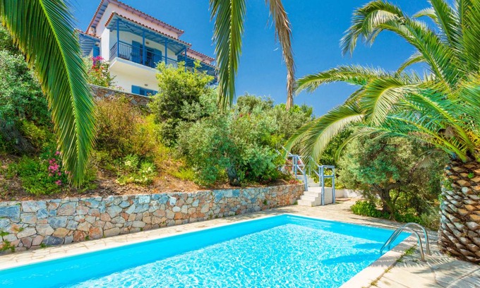 Skopelos Villa | 175 m² Villa ∙ 3 bedrooms ∙ 6 guests
