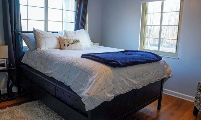 Franklin Park Apartment | 1750. Cozy 2BR Condo with Wi-Fi. Quick Drive to Airport and Park Views