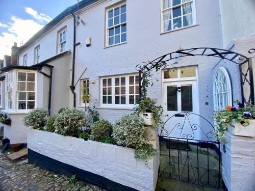 Marlborough House | 17th century Coach House - Pet & Family Friendly