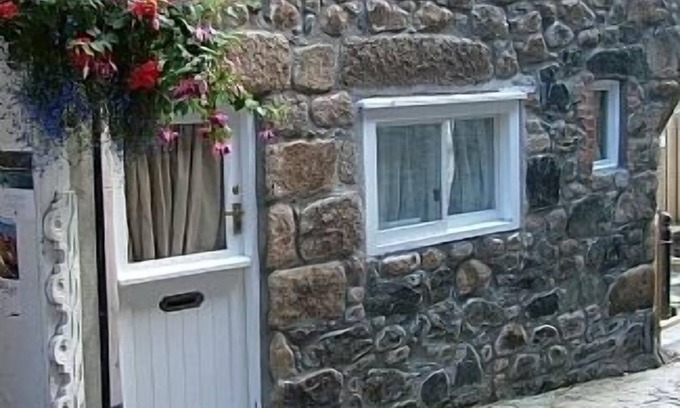 St Ives Cottage | 17th Century Cottage In St Ives, Cornwall. Sleeps 2 With Parking!