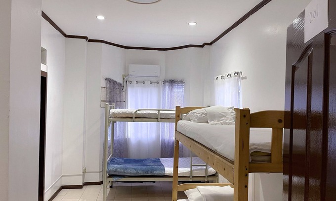 Lahug House | 18 La Guardia Ext